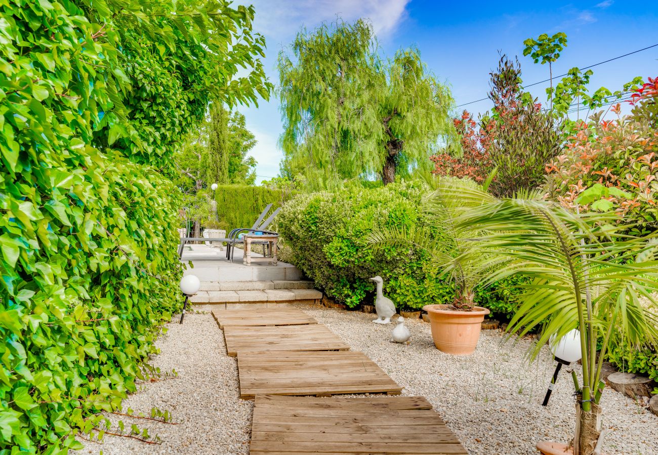 Finca en Alcúdia - Finca Tito y Yaya cerca de playas y restaurantes para 7 con piscina