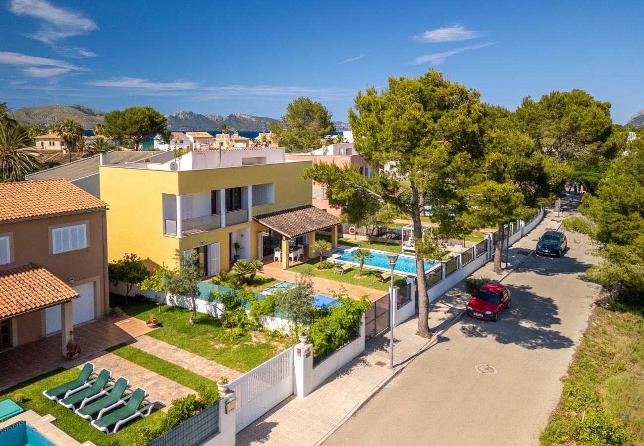 Villa en Alcúdia - Villa Ibiza a 350m de la playa, piscina, billar y ping pong.