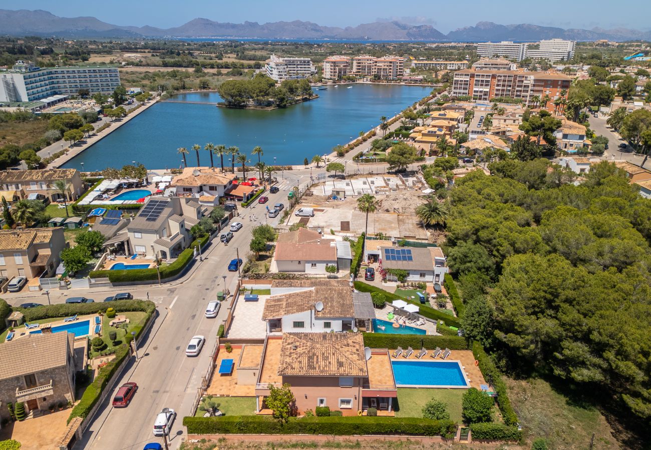 Chalet en Puerto de Alcudia - Casa Massanet para 8 con piscina cerca de la playa y todas comodidades