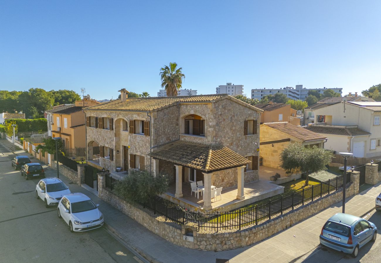 Casa en Alcúdia - Casa Juani para 8 con piscina a poco metros de la playa y todas comodidades