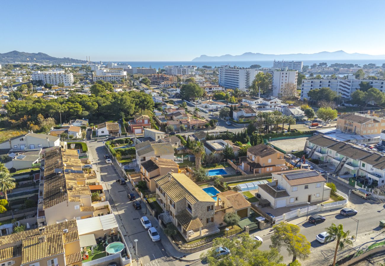 Casa en Alcúdia - Casa Juani para 8 con piscina a poco metros de la playa y todas comodidades