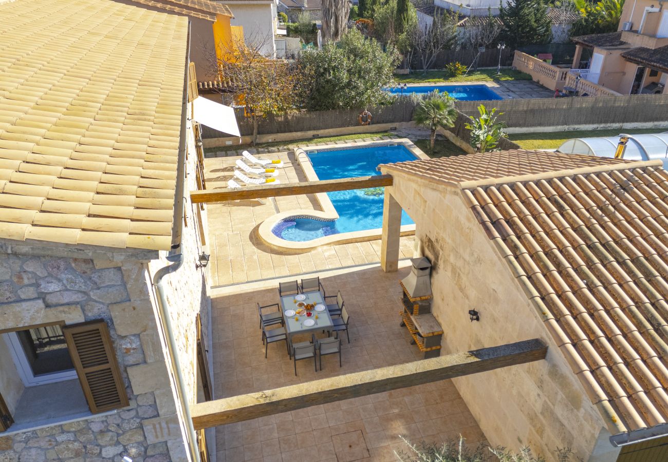 Casa en Alcúdia - Casa Juani para 8 con piscina a poco metros de la playa y todas comodidades