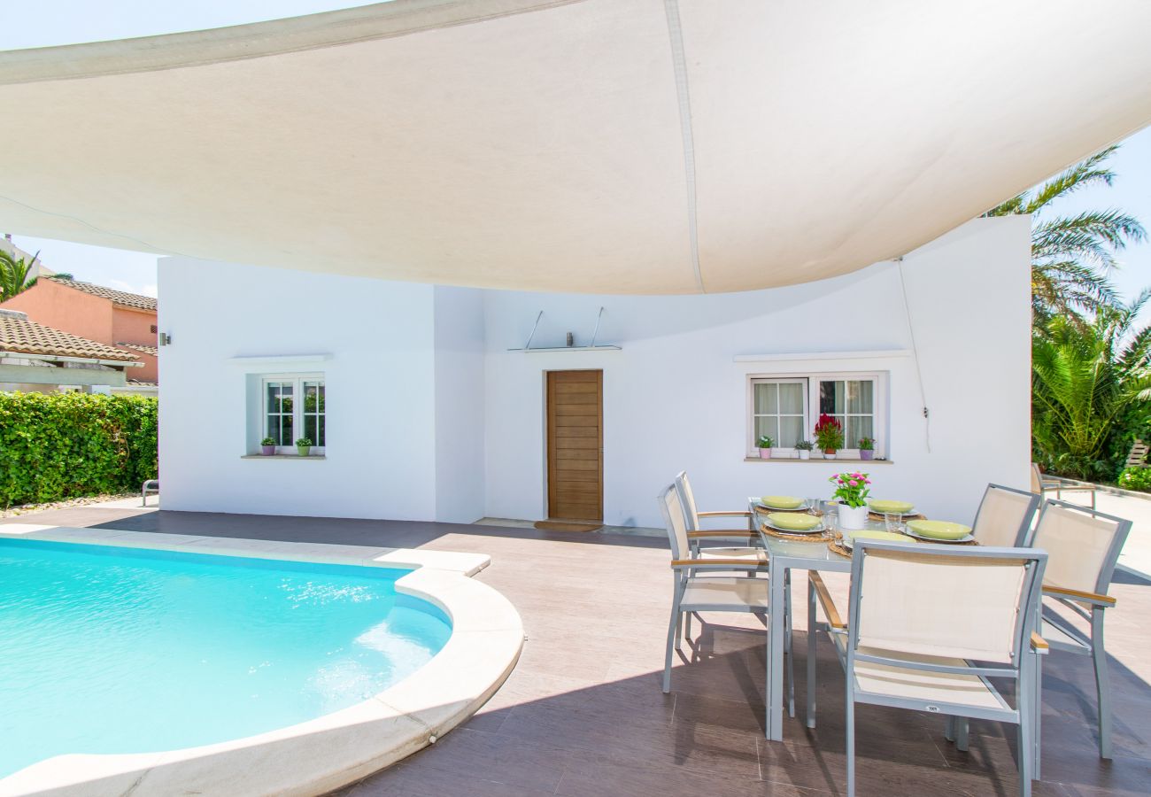 Villa in Alcudia - Villa NICO Haus für 6 mit Pool nur 500 Meter vom Strand Alcudia entfernt