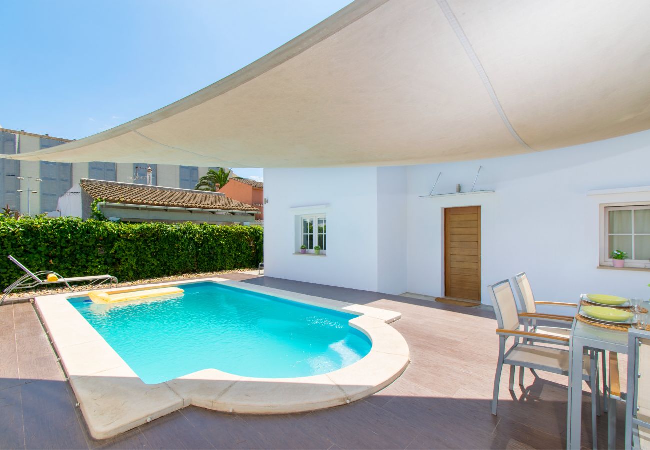 Villa in Alcudia - Villa NICO Haus für 6 mit Pool nur 500 Meter vom Strand Alcudia entfernt