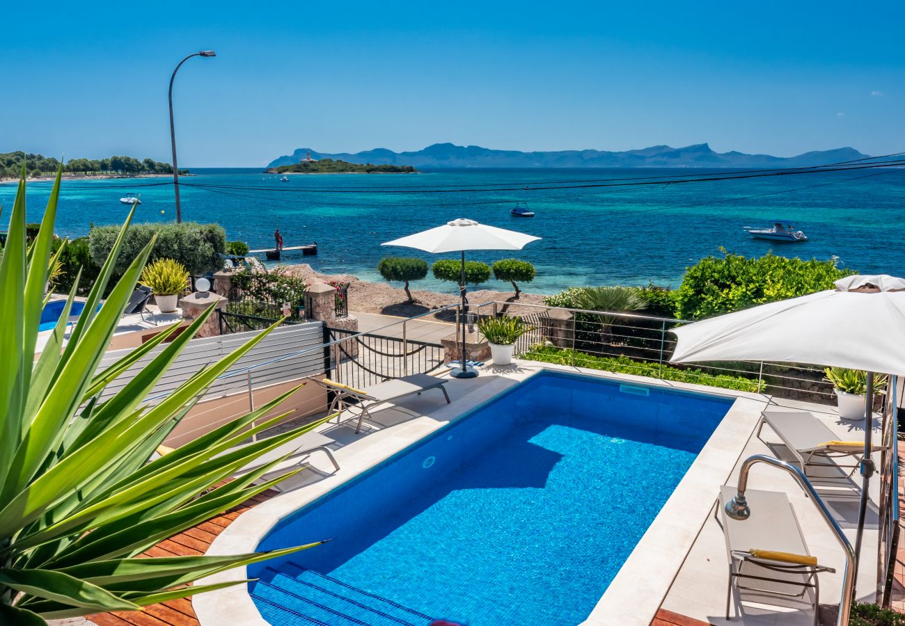 Stadthaus in Alcudia - Villa FARO für 8 Personen direkt am Meer in Alcanada mit Schwimmbad