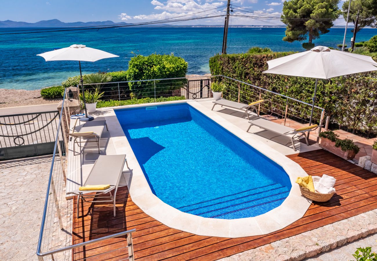 Stadthaus in Alcudia - Villa FARO für 8 Personen direkt am Meer in Alcanada mit Schwimmbad