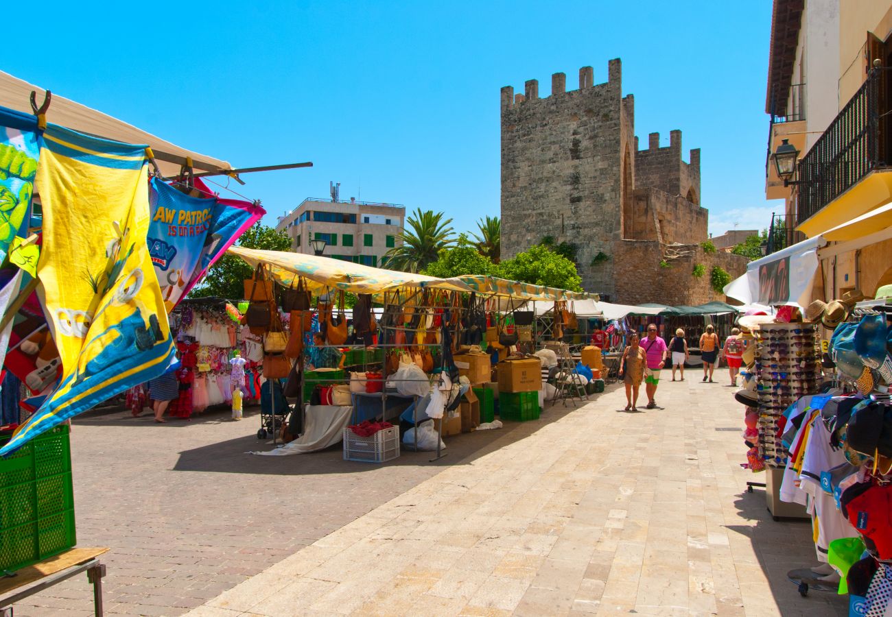 Stadthaus in Alcudia - Villa FARO für 8 Personen direkt am Meer in Alcanada mit Schwimmbad