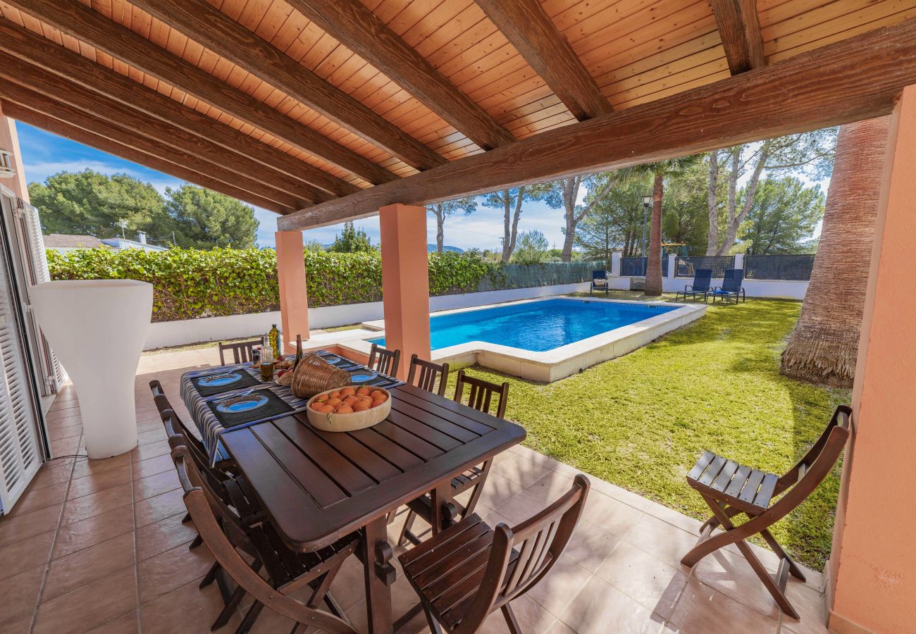 Chalet in Alcudia - Villa MENORCA für 8 Personen in Meeresnähe mit Pool