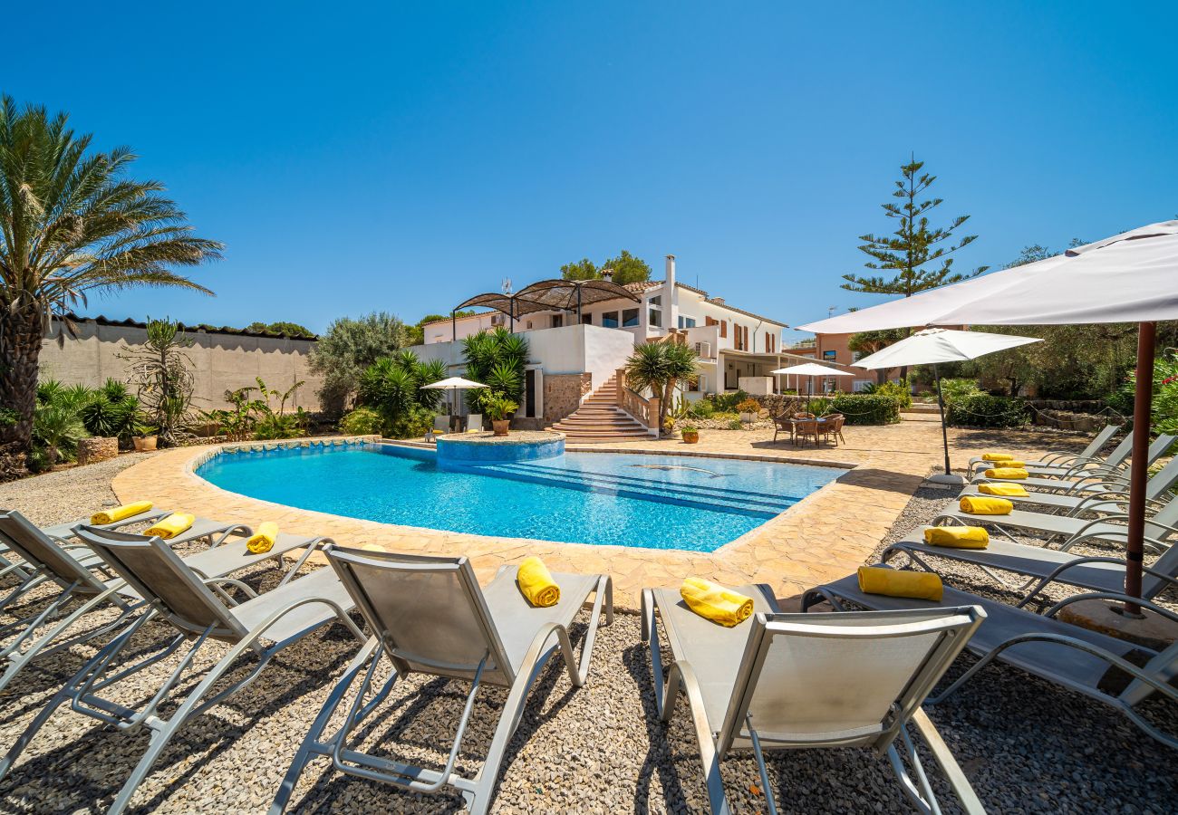 Finca in Alcudia - CAS CARELLO Familien-Finca für 12 Personen in Alcanada