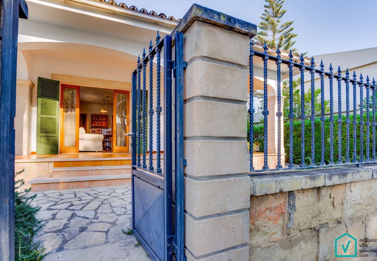 Villa in Platja de Muro - Casa ANECS für 6, 100 m vom Strand von Alcudia entfernt