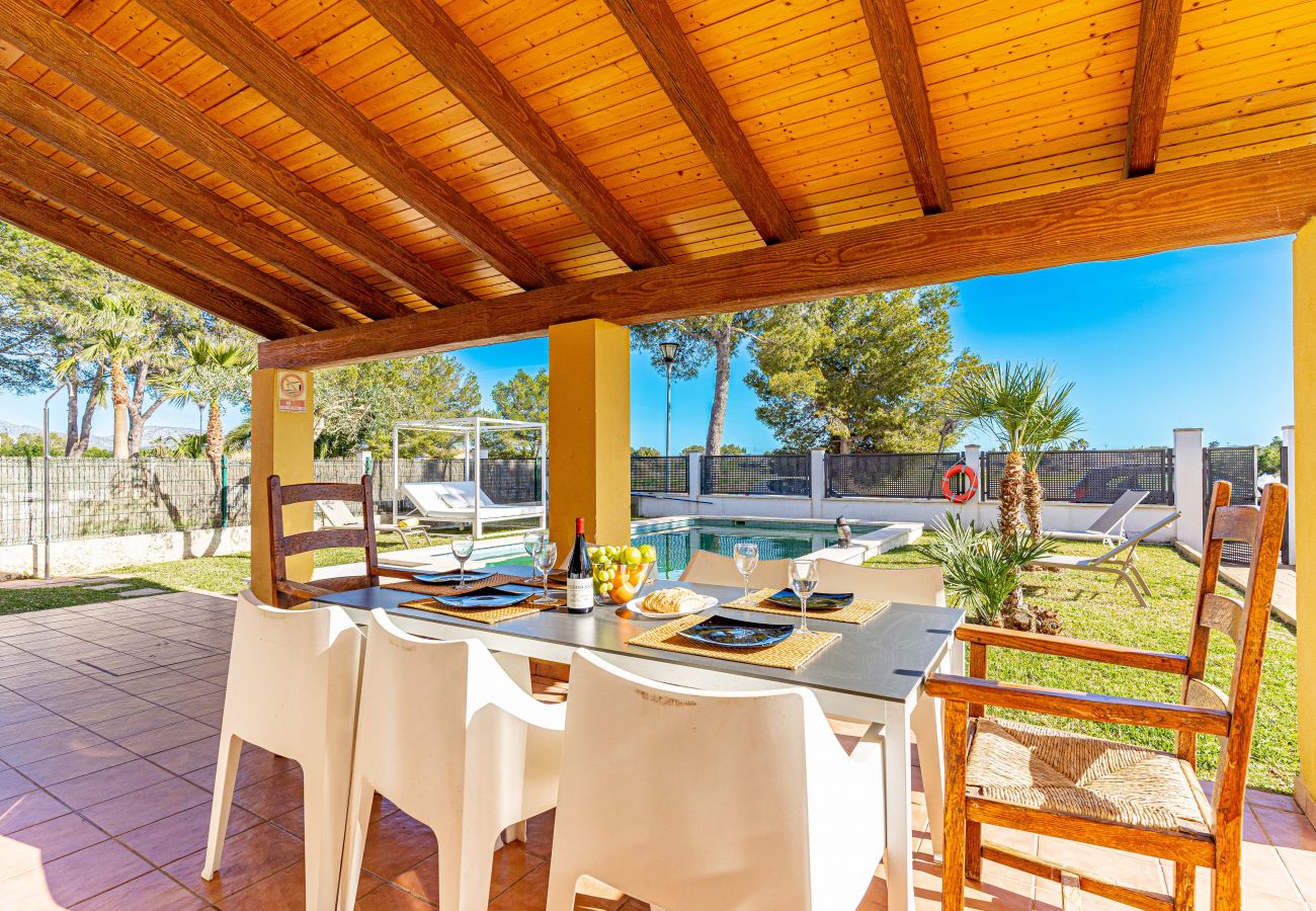 Villa in Alcudia - Villa Ibiza 350m vom Strand, Schwimmbad, Billard und Tischtennis.