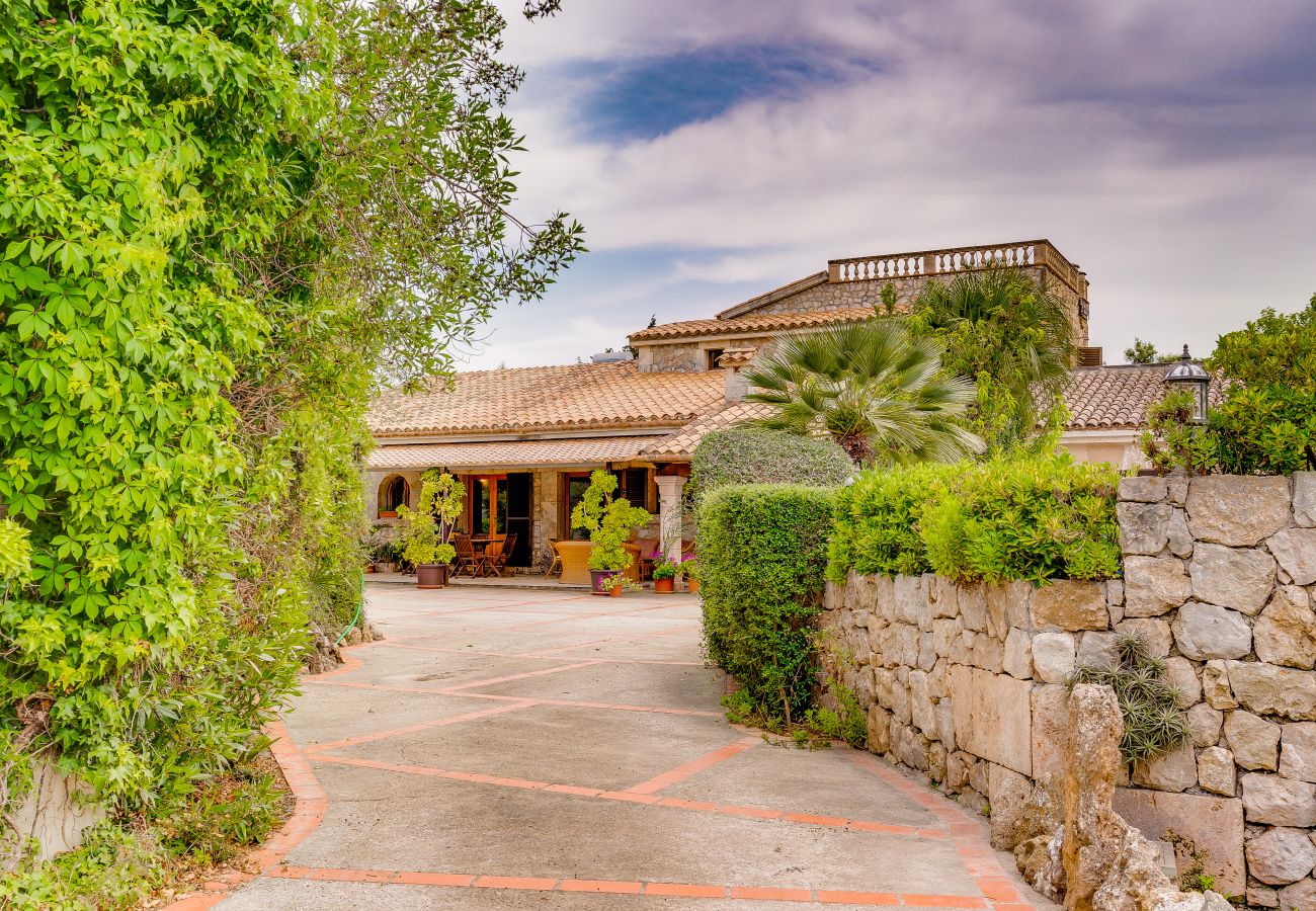 Villa in Alcudia - LORENZO Finca für 9 mit pool nur 4,5 km zum Meer