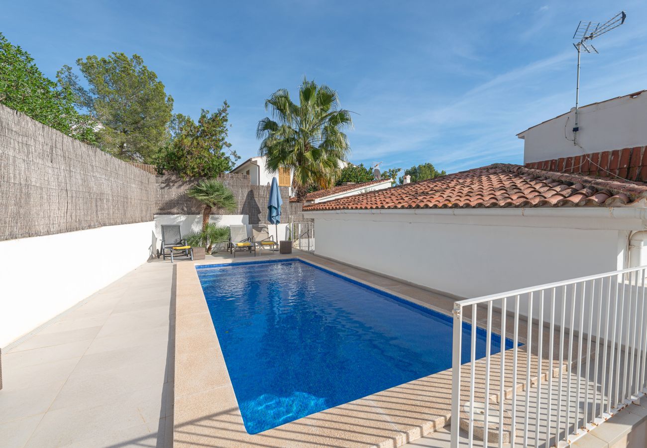 Ferienhaus in Alcudia - Villa Maria Meerblick für 6 Personen mit Schwimmbad in Alcanada