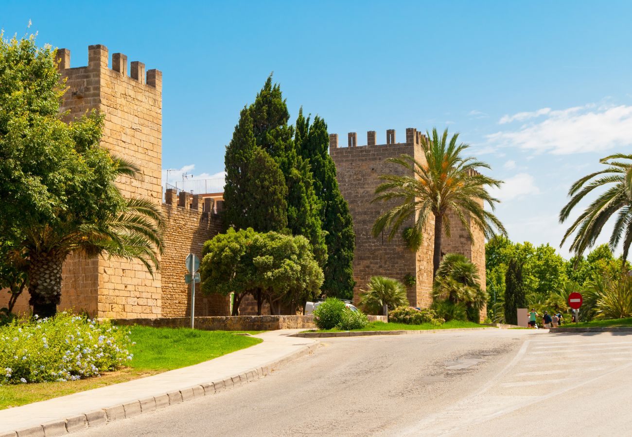 Ferienhaus in Alcudia - Villa Maria Meerblick für 6 Personen mit Schwimmbad in Alcanada