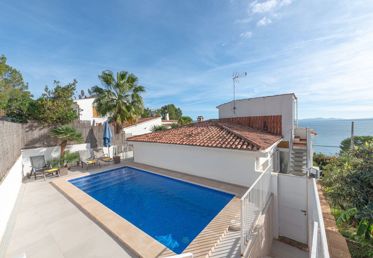 Ferienhaus in Alcudia - Villa Maria Meerblick für 6 Personen mit Schwimmbad in Alcanada