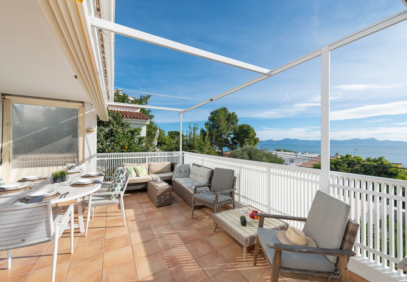 Ferienhaus in Alcudia - Villa Maria Meerblick für 6 Personen mit Schwimmbad in Alcanada