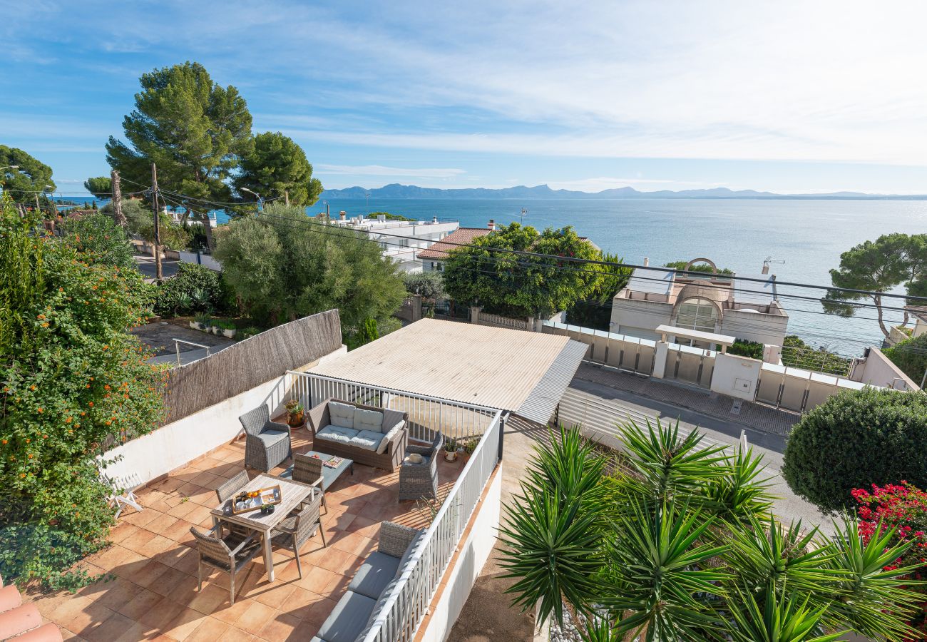 Ferienhaus in Alcudia - Villa Maria Meerblick für 6 Personen mit Schwimmbad in Alcanada