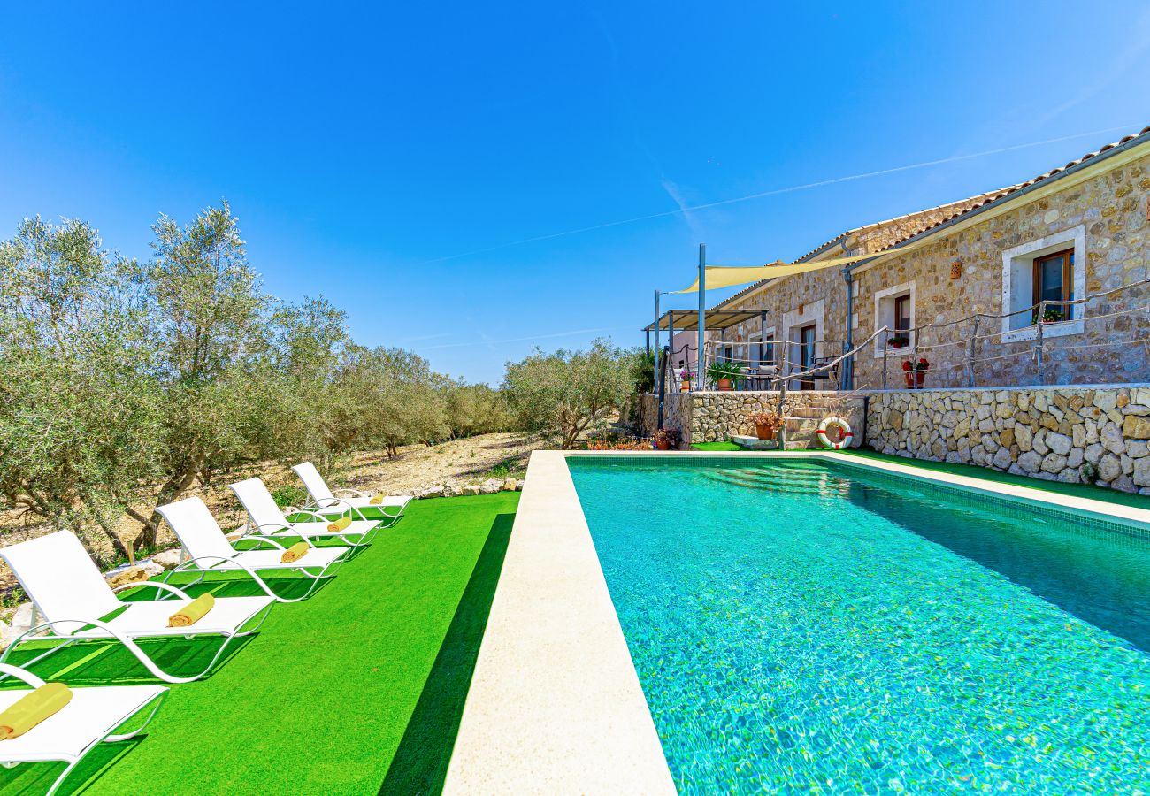 Country house in Sineu - CALUIX Finca for 8, sun and relax in nature in Mallorca