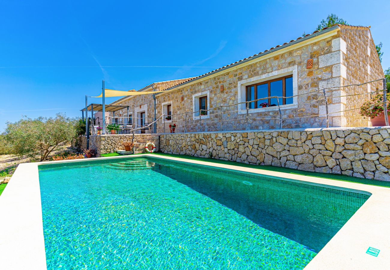 Country house in Sineu - CALUIX Finca for 8, sun and relax in nature in Mallorca