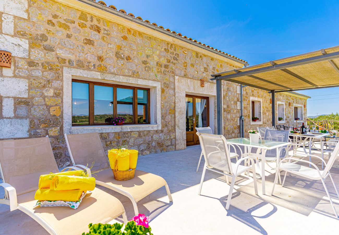 Country house in Sineu - CALUIX Finca for 8, sun and relax in nature in Mallorca