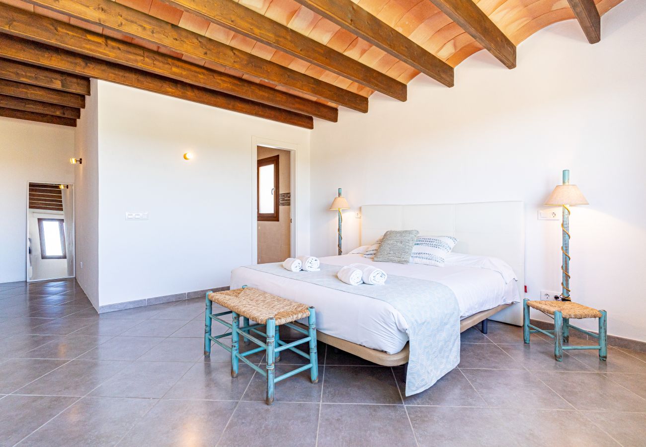 Country house in Sineu - CALUIX Finca for 8, sun and relax in nature in Mallorca