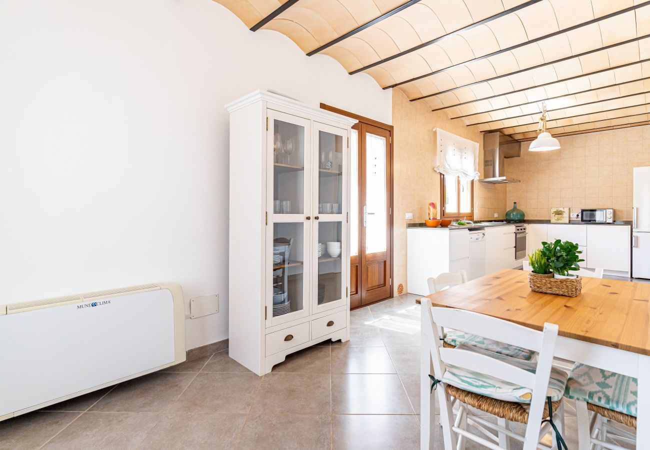 Country house in Sineu - CALUIX Finca for 8, sun and relax in nature in Mallorca