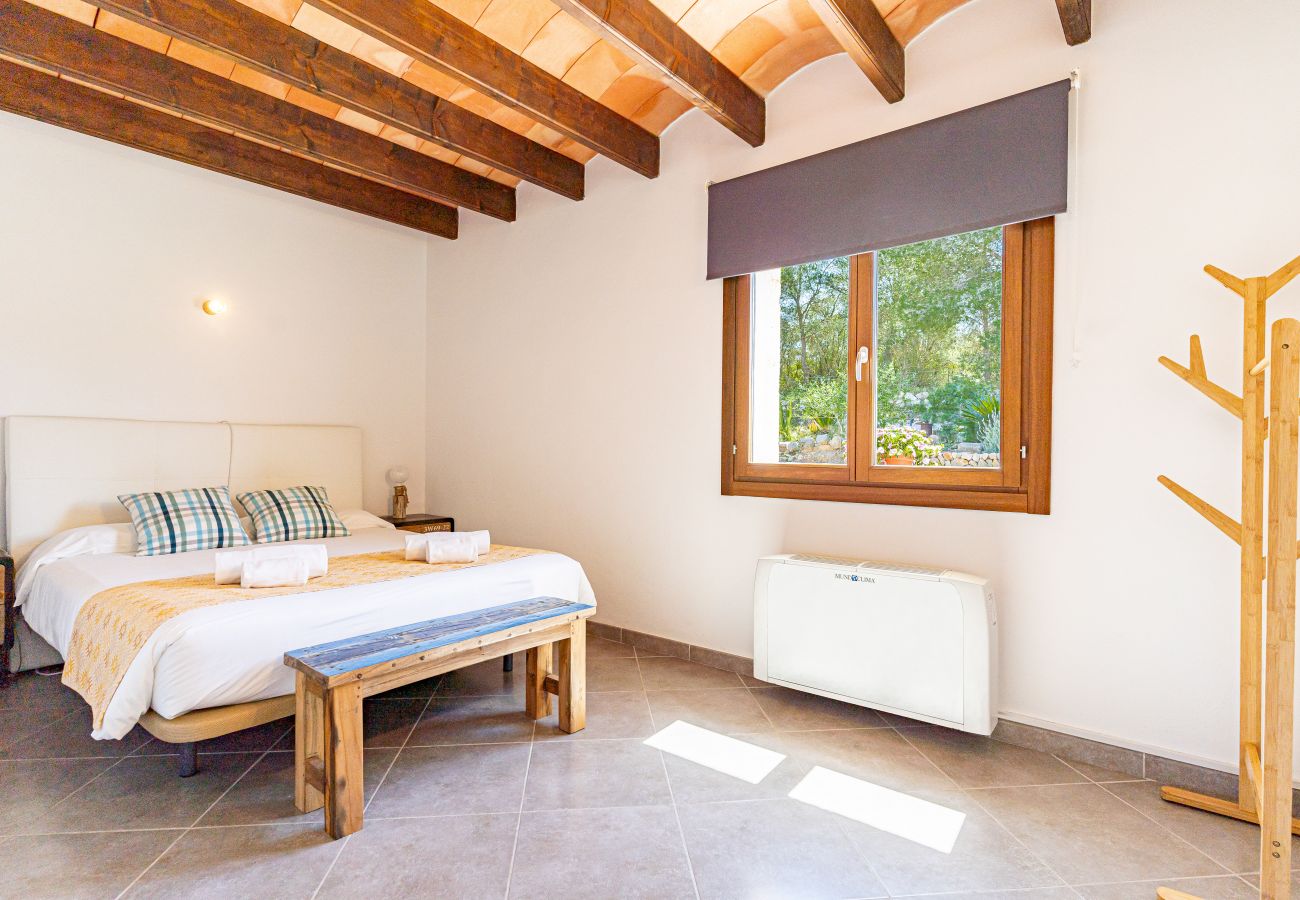 Country house in Sineu - CALUIX Finca for 8, sun and relax in nature in Mallorca