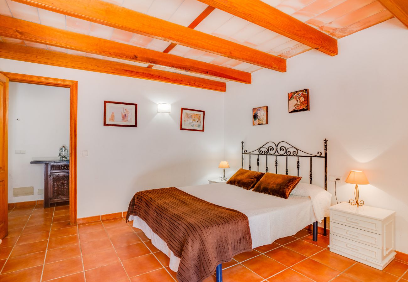 Villa in Alcudia - LORENZO Finca for 9 people in Alcudia. AC and free WiFi