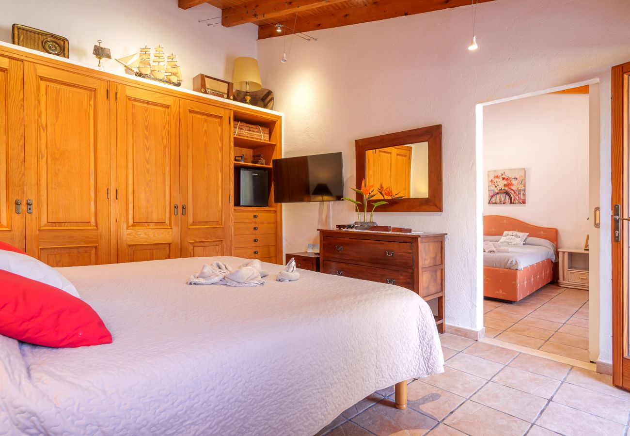 Country house in Alcudia - BON PAS Finca for 6 only 250 meters from the beach