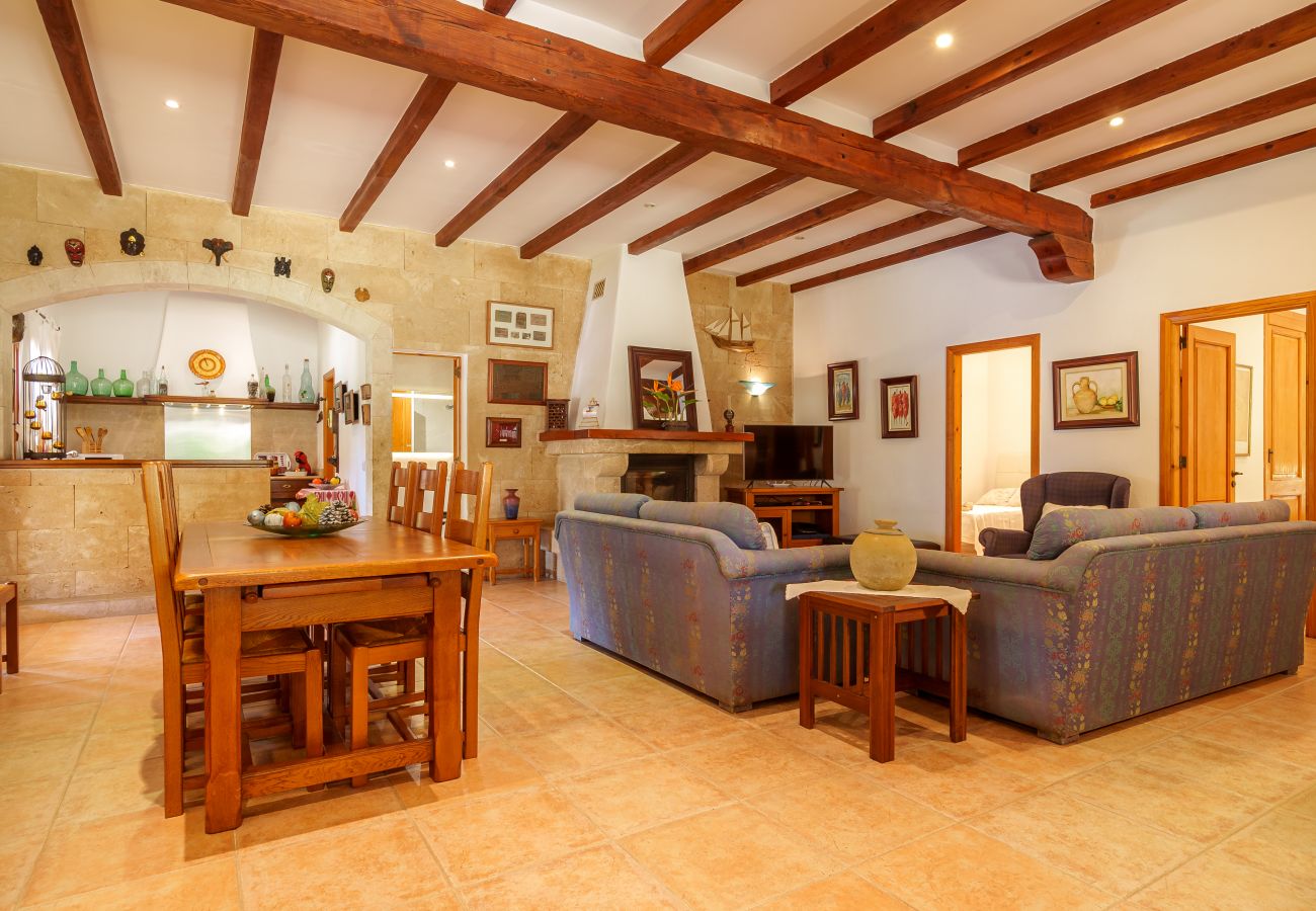 Country house in Alcudia - BON PAS Finca for 6 only 250 meters from the beach