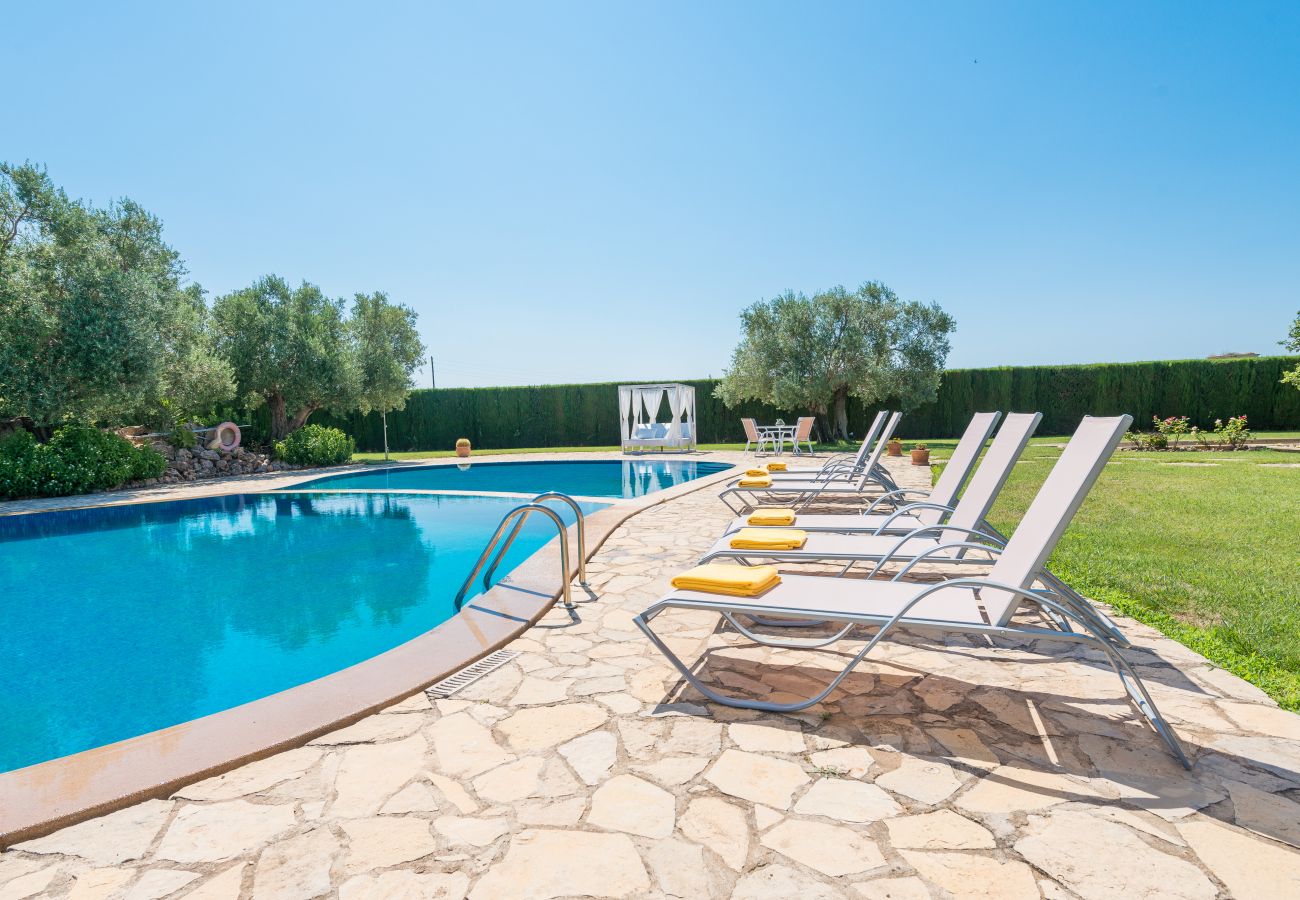 Country house in Sa Pobla - Villa SANT VICENS for 8 with swimming pool surrounded by nature