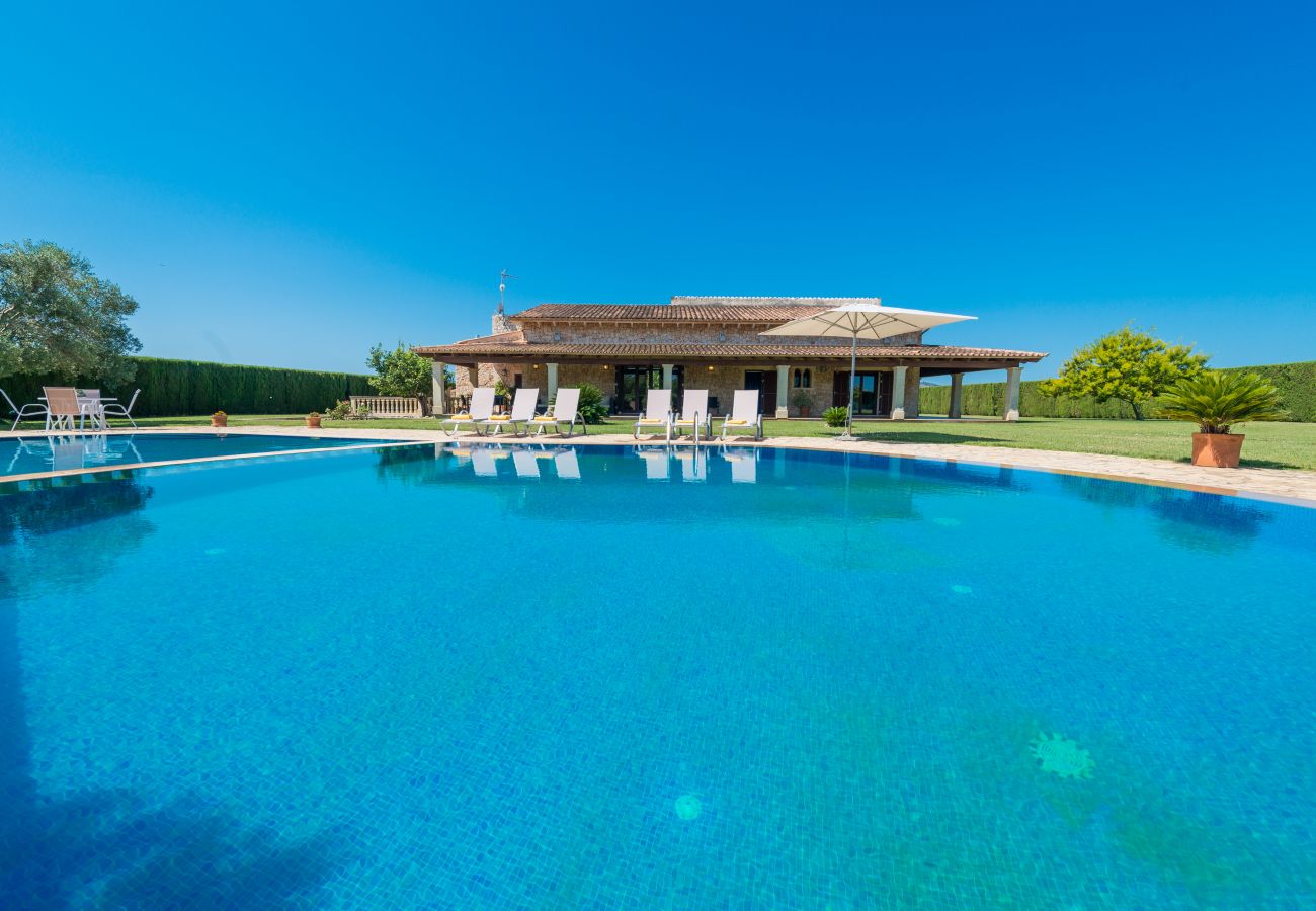 Country house in Sa Pobla - Villa SANT VICENS for 8 with swimming pool surrounded by nature