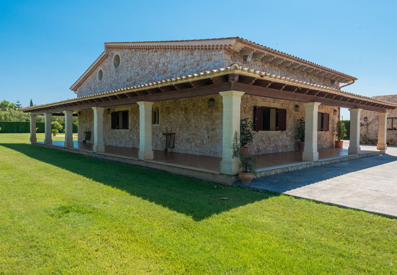 Country house in Sa Pobla - Villa SANT VICENS for 8 with swimming pool surrounded by nature