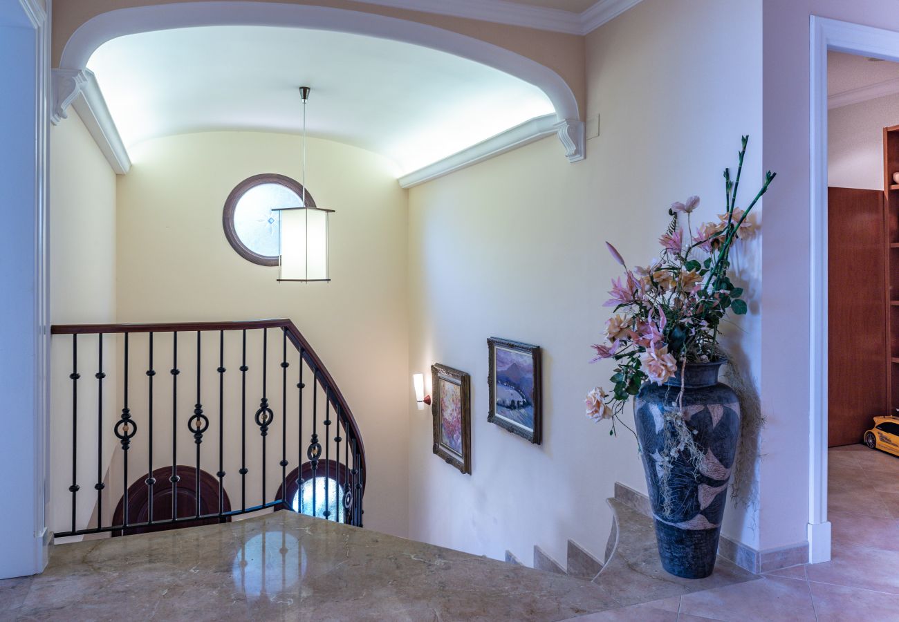 Townhouse in Alcudia - Villa FARO for 8 in front of the sea in Alcanada with swimming pool