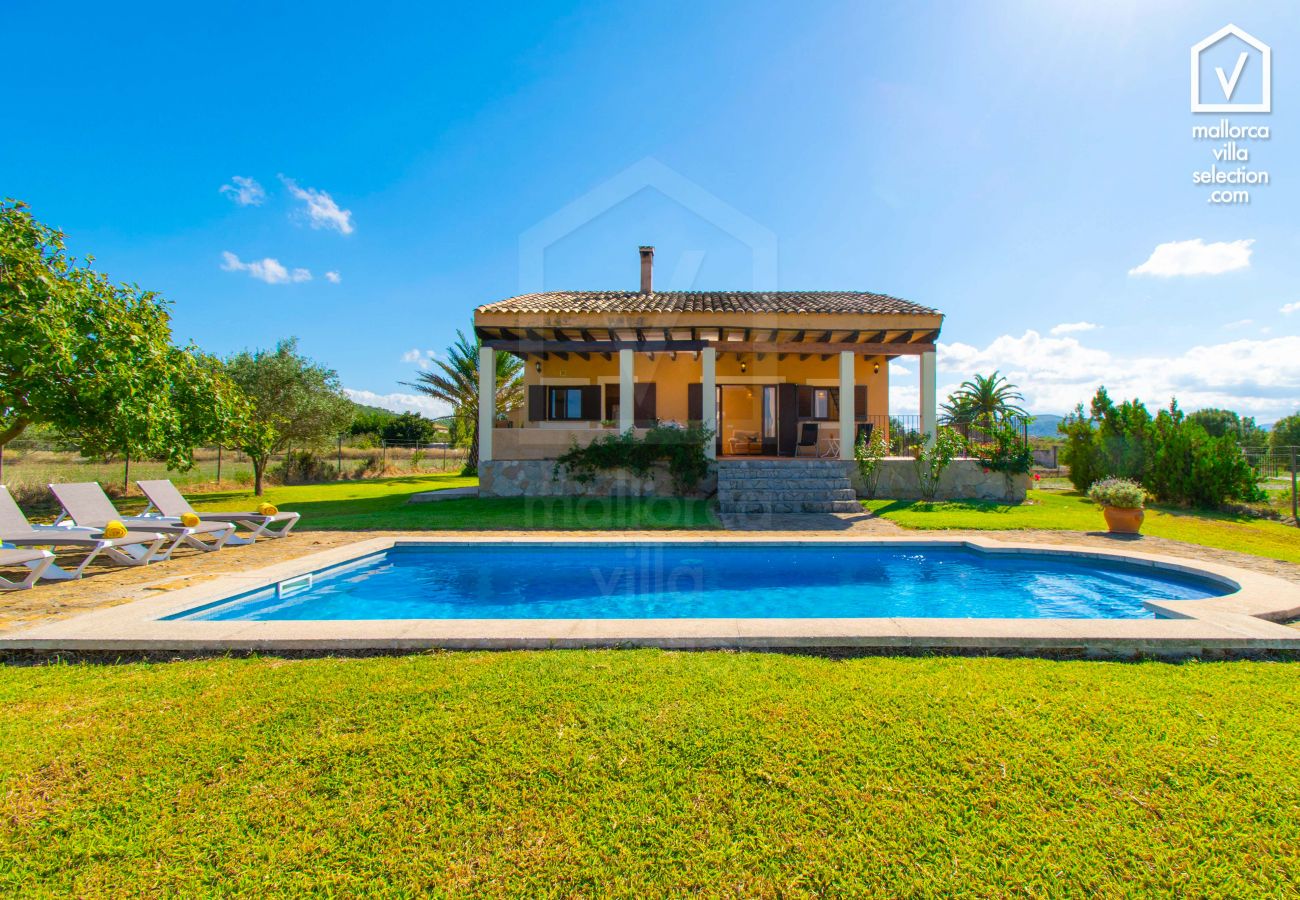 Villa in Alcudia - Finca  ALBUFERETA for 4 with swimming pool and views in Alcudia