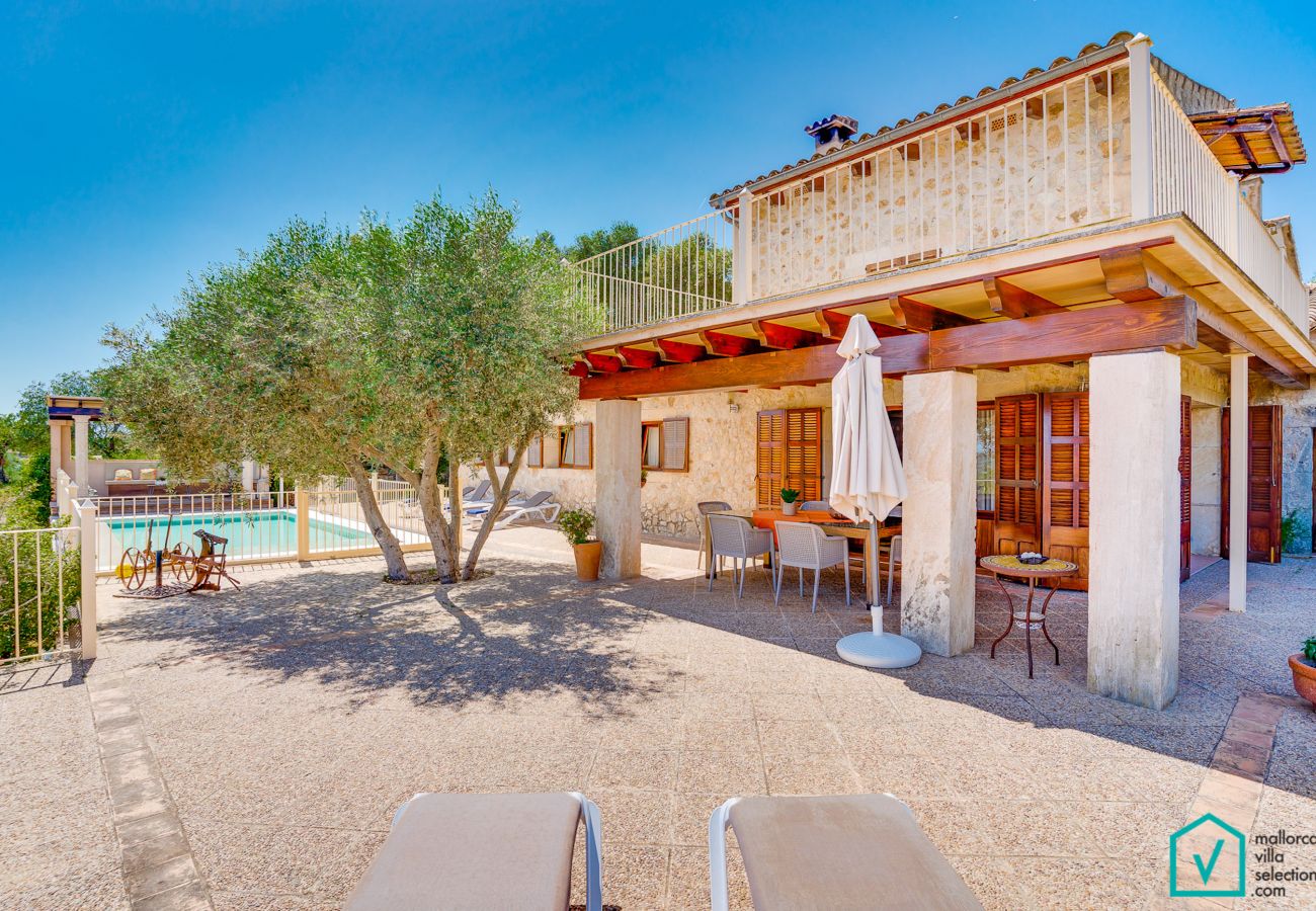 Country house in Petra - NINES Family Finca for 6 in Petra with secure fenced pool for children