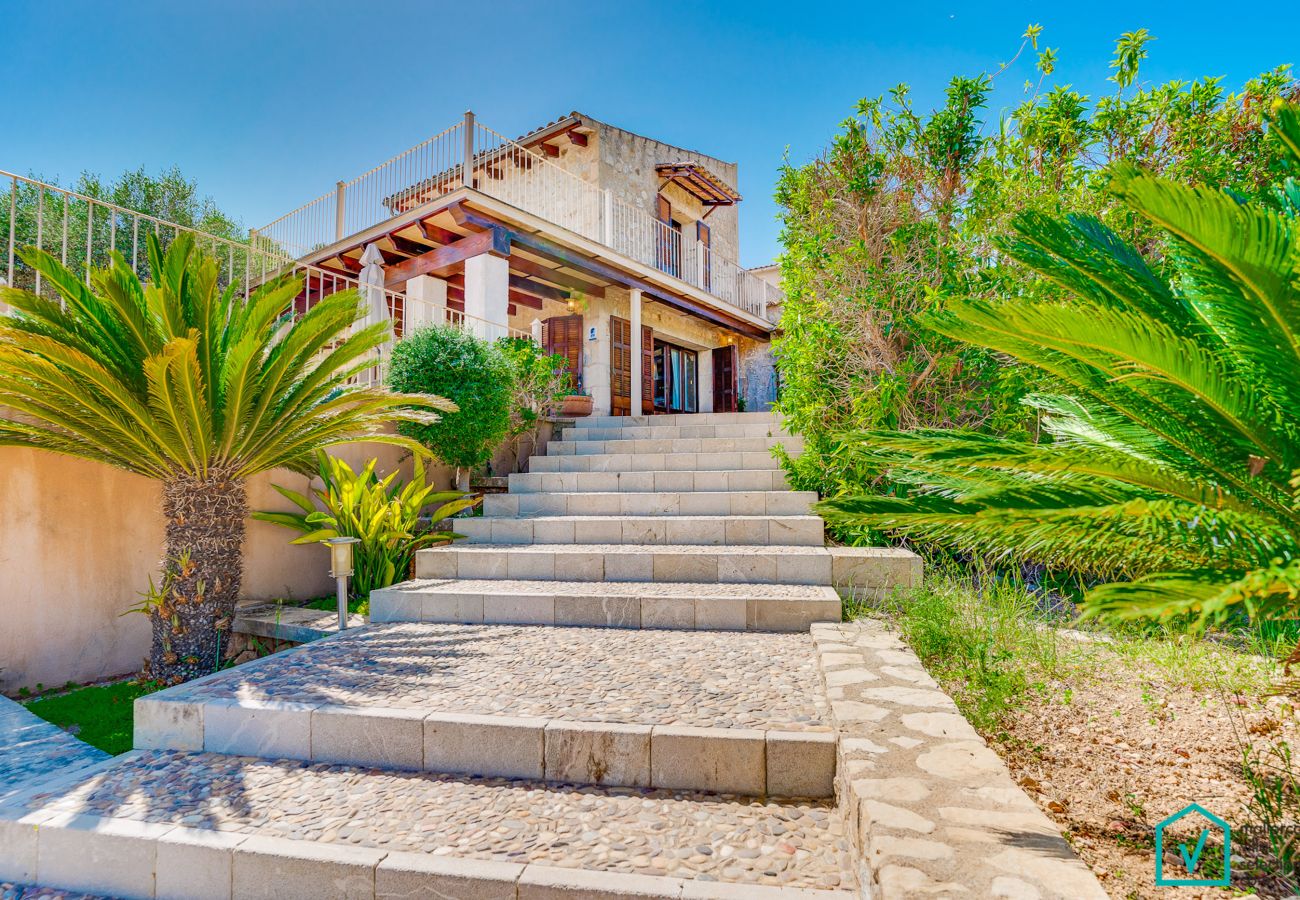 Country house in Petra - NINES Family Finca for 6 in Petra with secure fenced pool for children