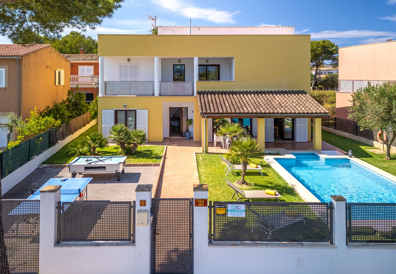 Villa in Alcudia - Villa Ibiza 350m from the beach, swimming pool, billiards and table tennis.