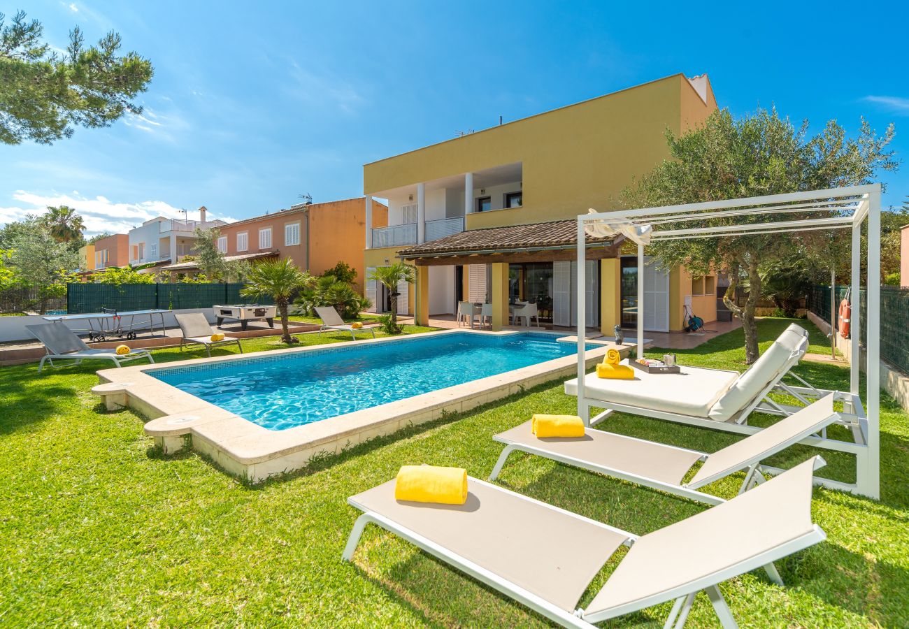 Villa in Alcudia - Villa Ibiza 350m from the beach, swimming pool, billiards and table tennis.