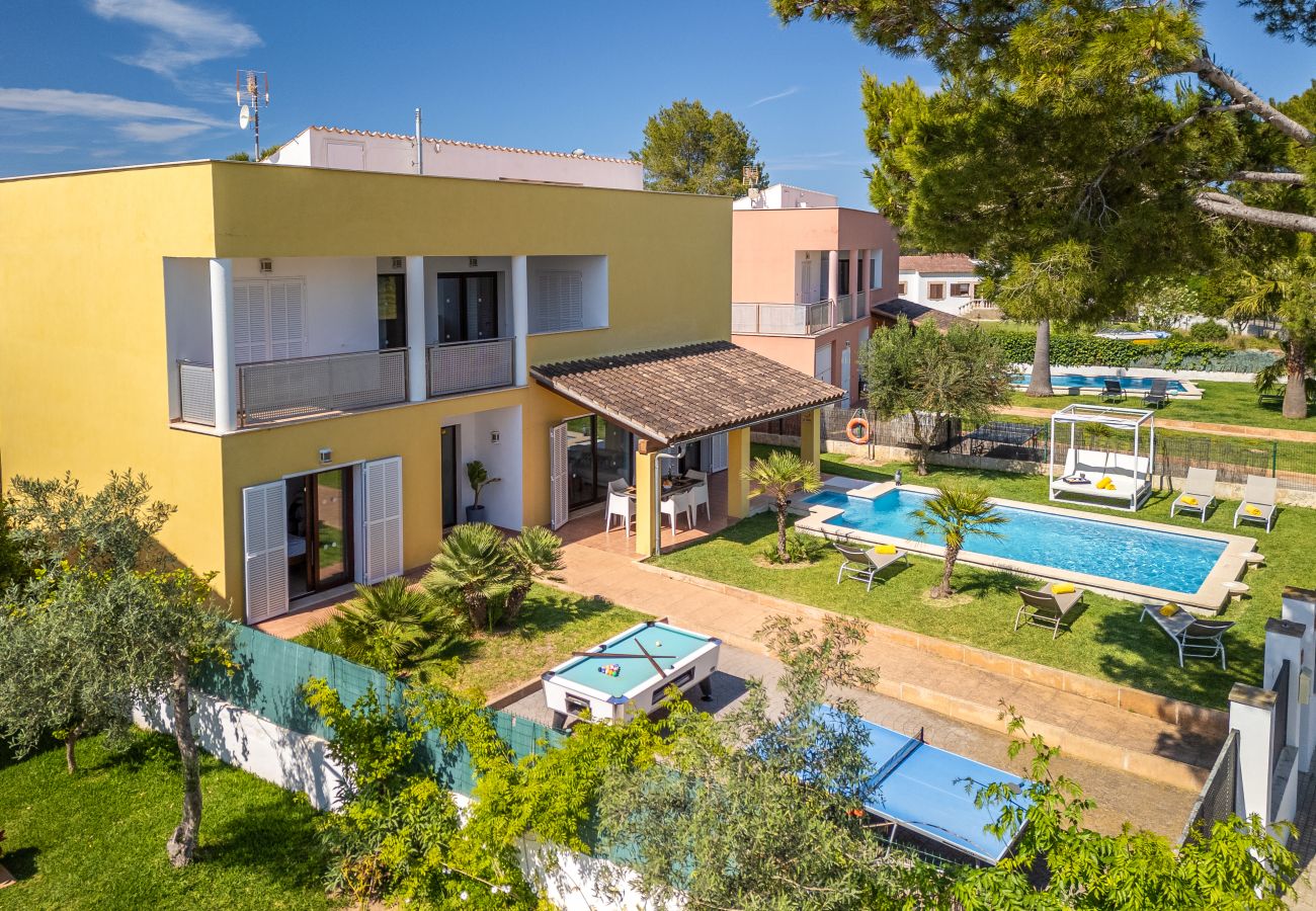 Villa in Alcudia - Villa Ibiza 350m from the beach, swimming pool, billiards and table tennis.