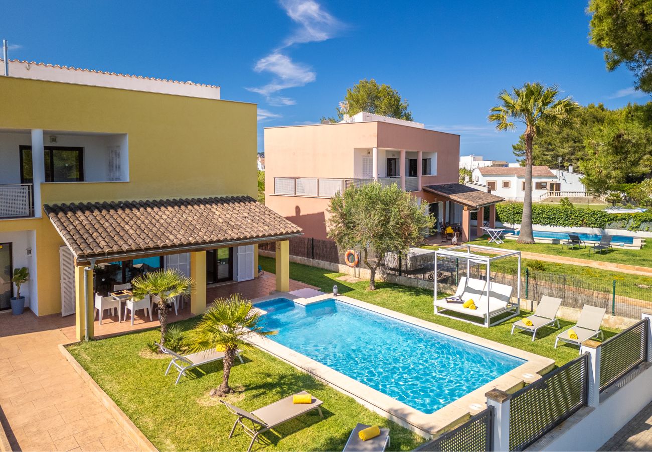 Villa in Alcudia - Villa Ibiza 350m from the beach, swimming pool, billiards and table tennis.