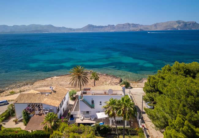 Villa/Dettached house in Alcúdia - Miramar Manresa in front of the sea with swimming pool for 8 people in Alcudia