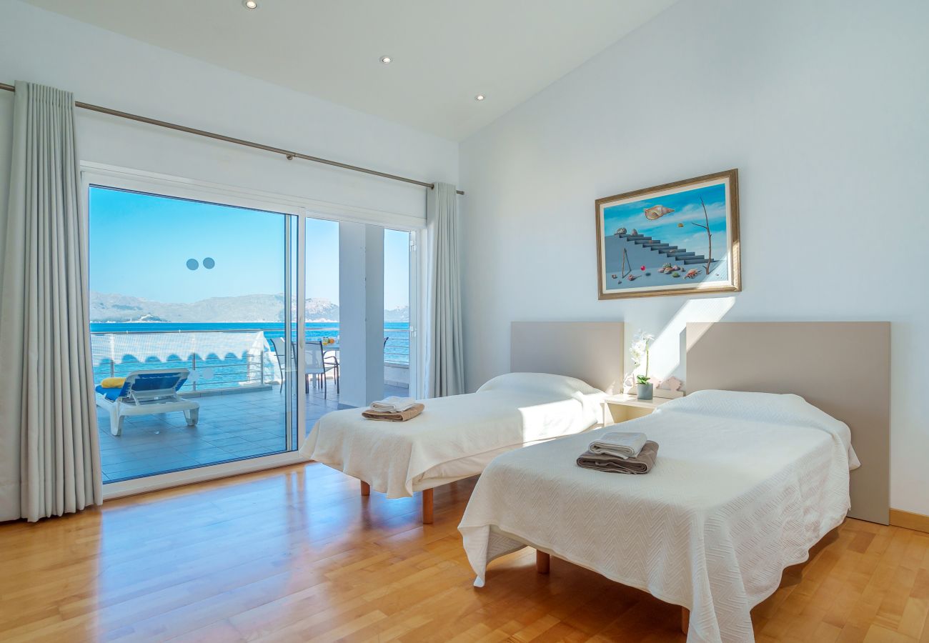 Villa in Alcudia - Miramar Manresa in front of the sea with swimming pool for 8 people in Alcudia