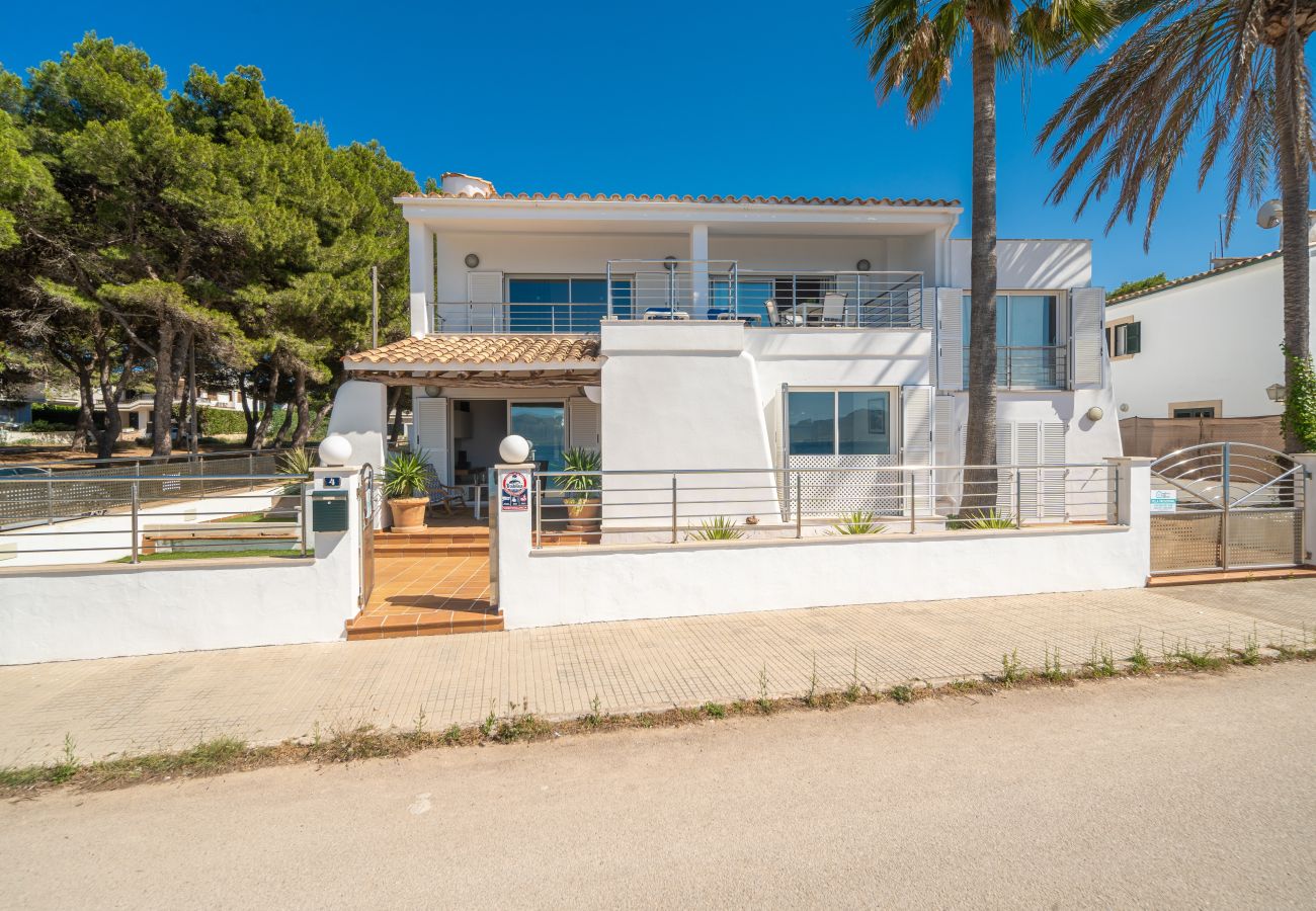 Villa in Alcudia - Miramar Manresa in front of the sea with swimming pool for 8 people in Alcudia