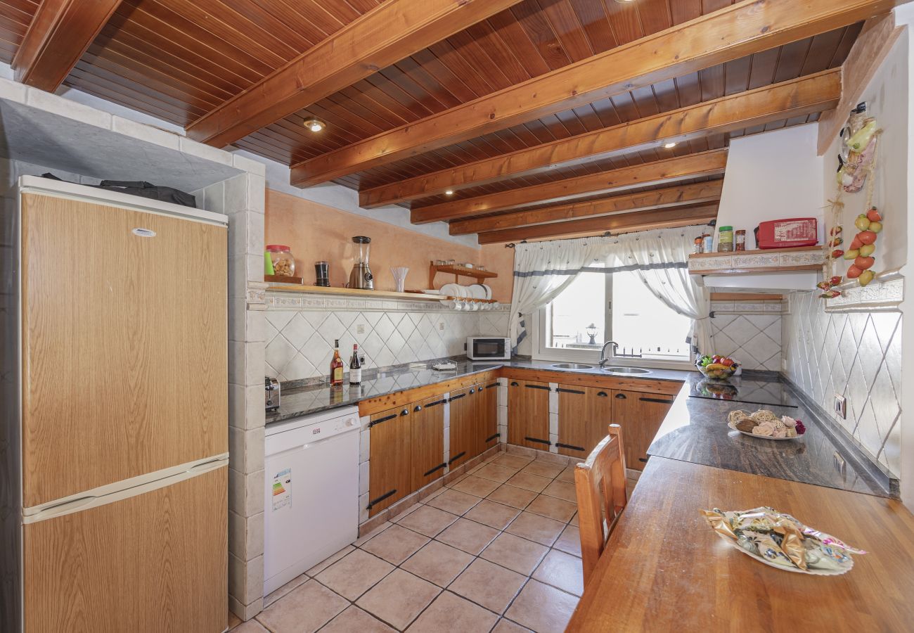 House in Alcudia - Casa Juani for 8 with pool, a few metres from the beach and all comforts.