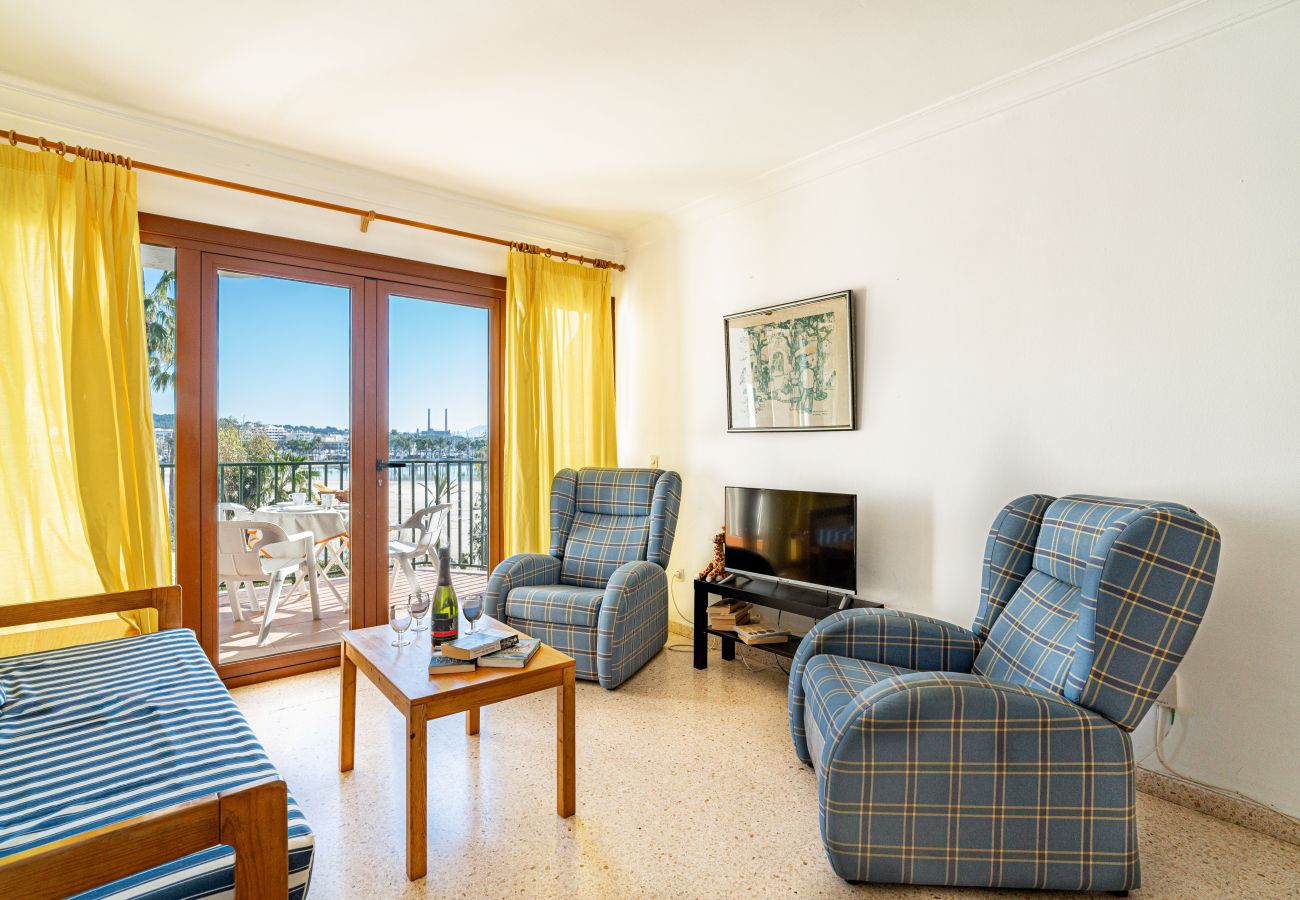 Apartment in Alcudia - Flat Anglada 54 in front of the beach for 4 with pool