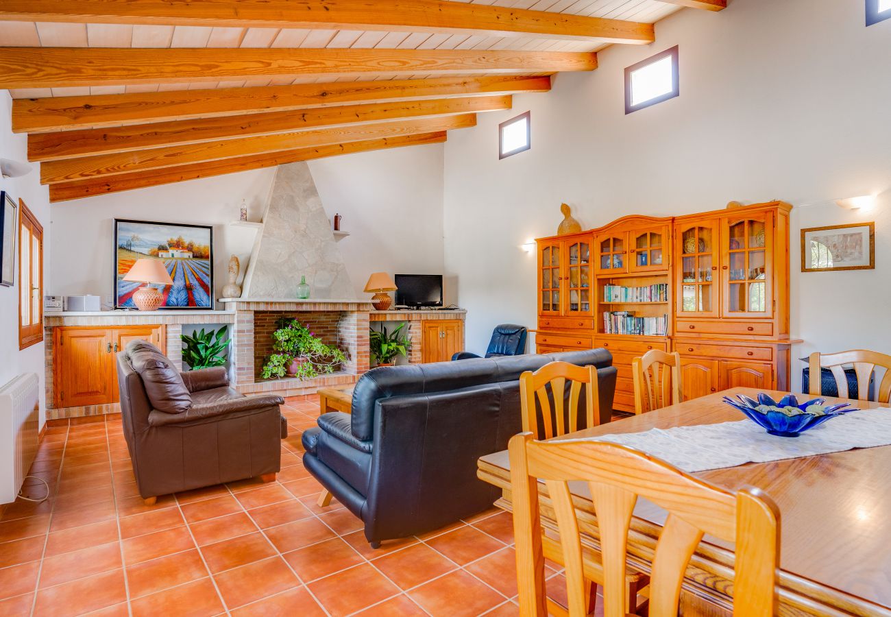 Villa in Alcudia - LORENZO Finca for 9 people in Alcudia. AC and free WiFi