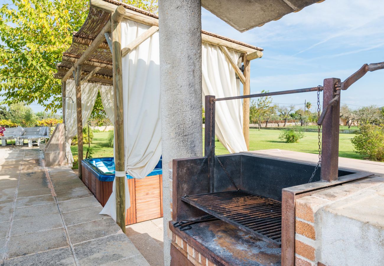 Domaine à Selva - SA VINYETA Finca pour 6 personnes avec piscine, jacuzzi et jardin