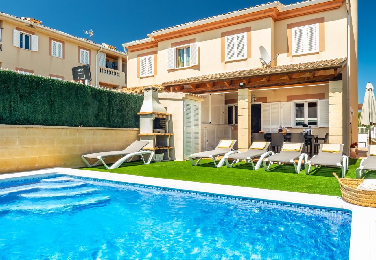 Maison mitoyenne à Alcudia - Estrella pour 8 à 350m de la plage avec piscine à Alcudia AC, WiFi