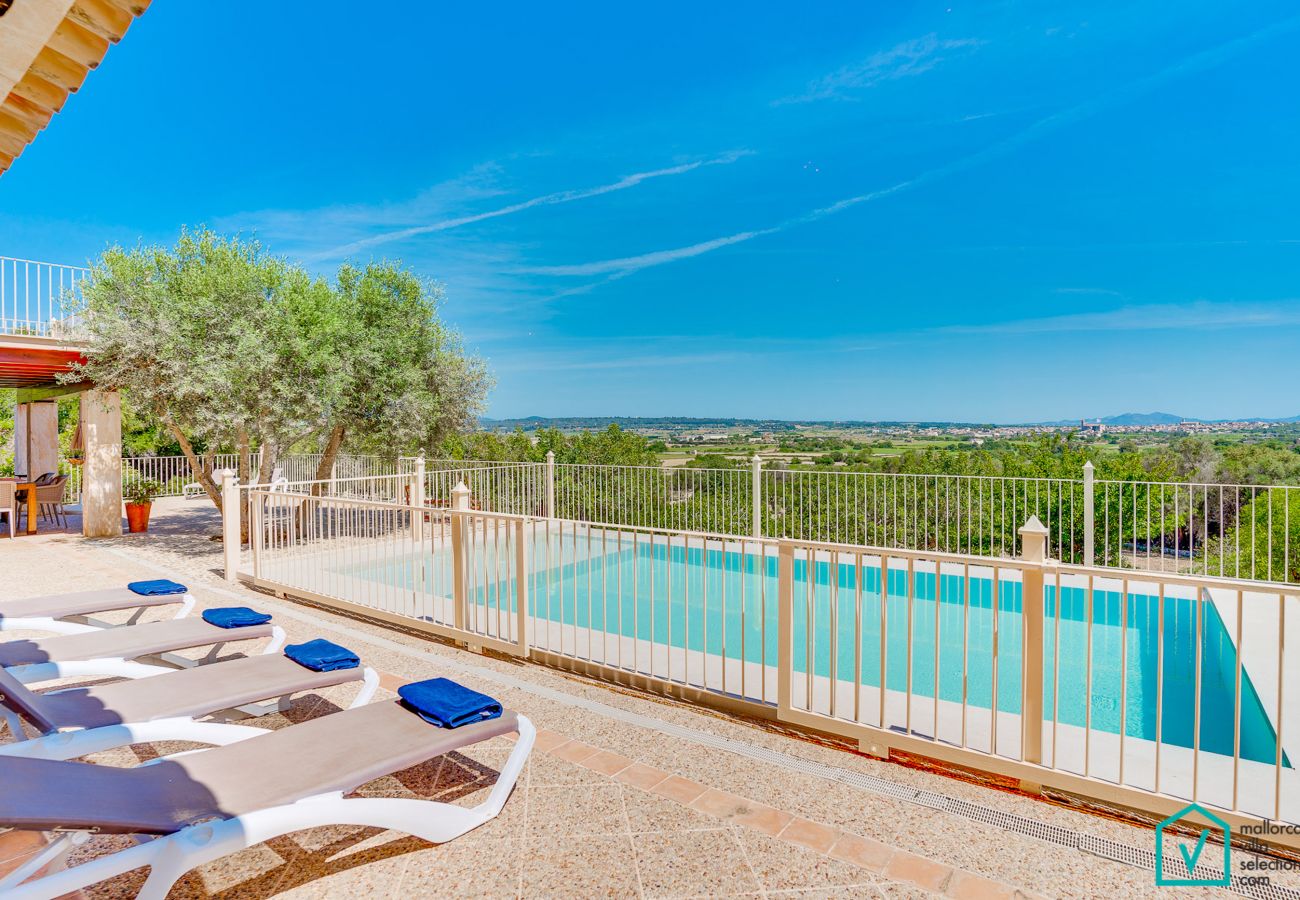 Domaine à Petra - NINES Finca familiale pour 6 personnes à Petra avec piscine sécurisée et clôturée pour les enfants